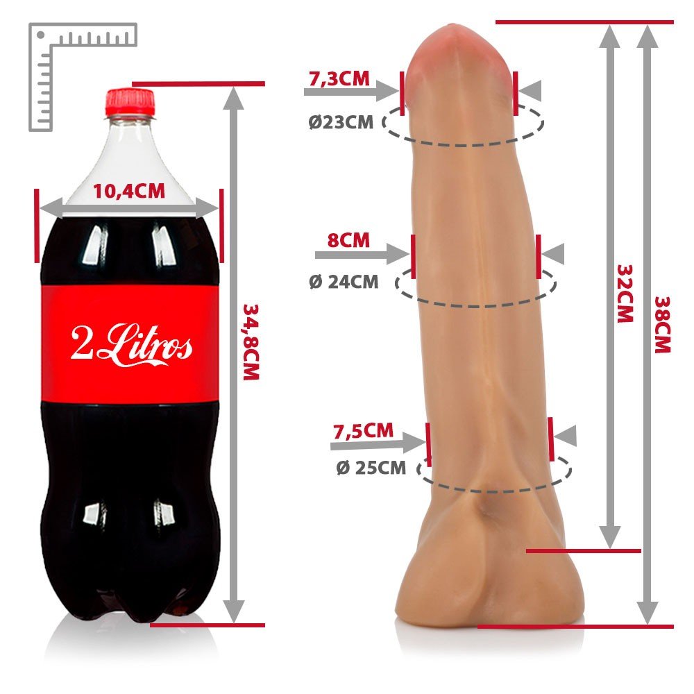 p�nis real�stico vibrador em composi��o completa destacando tamanho, propor��o e design do acess�rio �ntimo