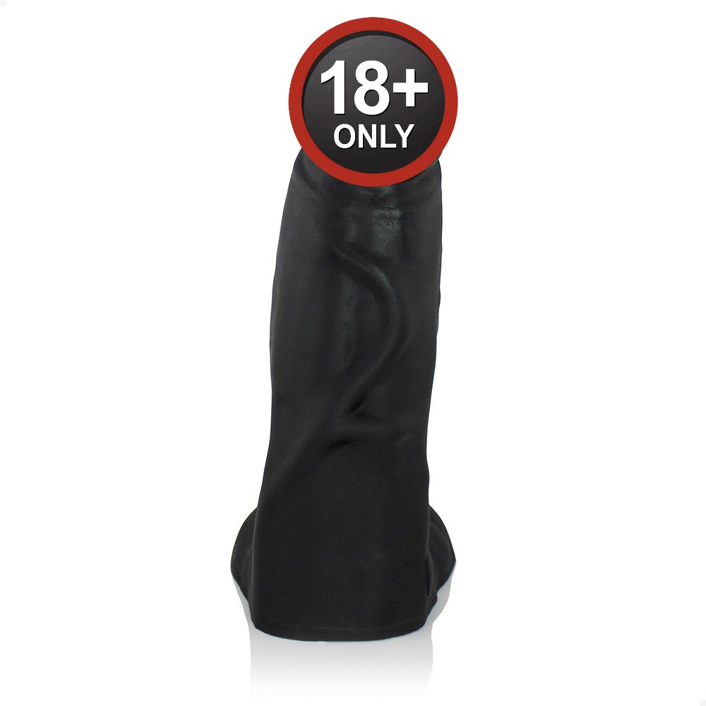 P�nis Gigante e Grosso Flex�vel com Escroto Corajoso 38 x 11,5cm Preto - Vista frontal completa, destacando a largura impressionante e o formato anat�mico