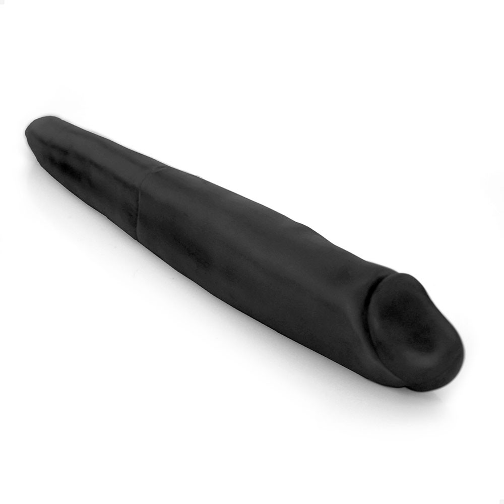 close da textura do p�nis real�stico vibrador mostrando material macio e toque suave