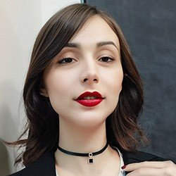 Coleira Social Choker com Corrente e Pingente Quadrado Preta