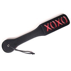 Palmat�ria em PU (Imita��o de Couro) 32 x 5,5cm XOXO Preta e Vermelha
