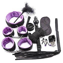 Kit Bondage 10: Mordaça, Venda, Coleira, Flogger e Mais 6 Itens em Nylon e Pelúcia Preto e Roxo