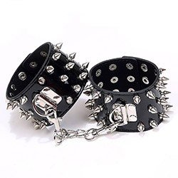 Algema com Corrente e Mosquetão em PU (Imitação de Couro) com Spikes Preta