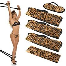 Foto do Produto Kit Bondage com Algemas, Tornozeleiras e Venda em Pel�cia On�a