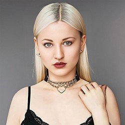 Coleira Social Chocker em PU com Corrente e Coração com Fivela Ajustável Preta