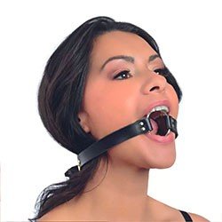 Foto do Produto Morda�a em PU (Imita��o em Couro) com Argola de Metal e Fivela para Ajuste Preto