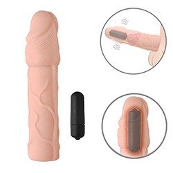 Foto do Produto Capa Peniano com Vibrador em Cyberskin 17 x 3,5cm com Extensor Interno de 7cm Bege