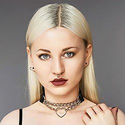 Foto do Produto Coleira Social Choker em PU com Fiveja Ajust�vel e Corrente com Cora��o Preta